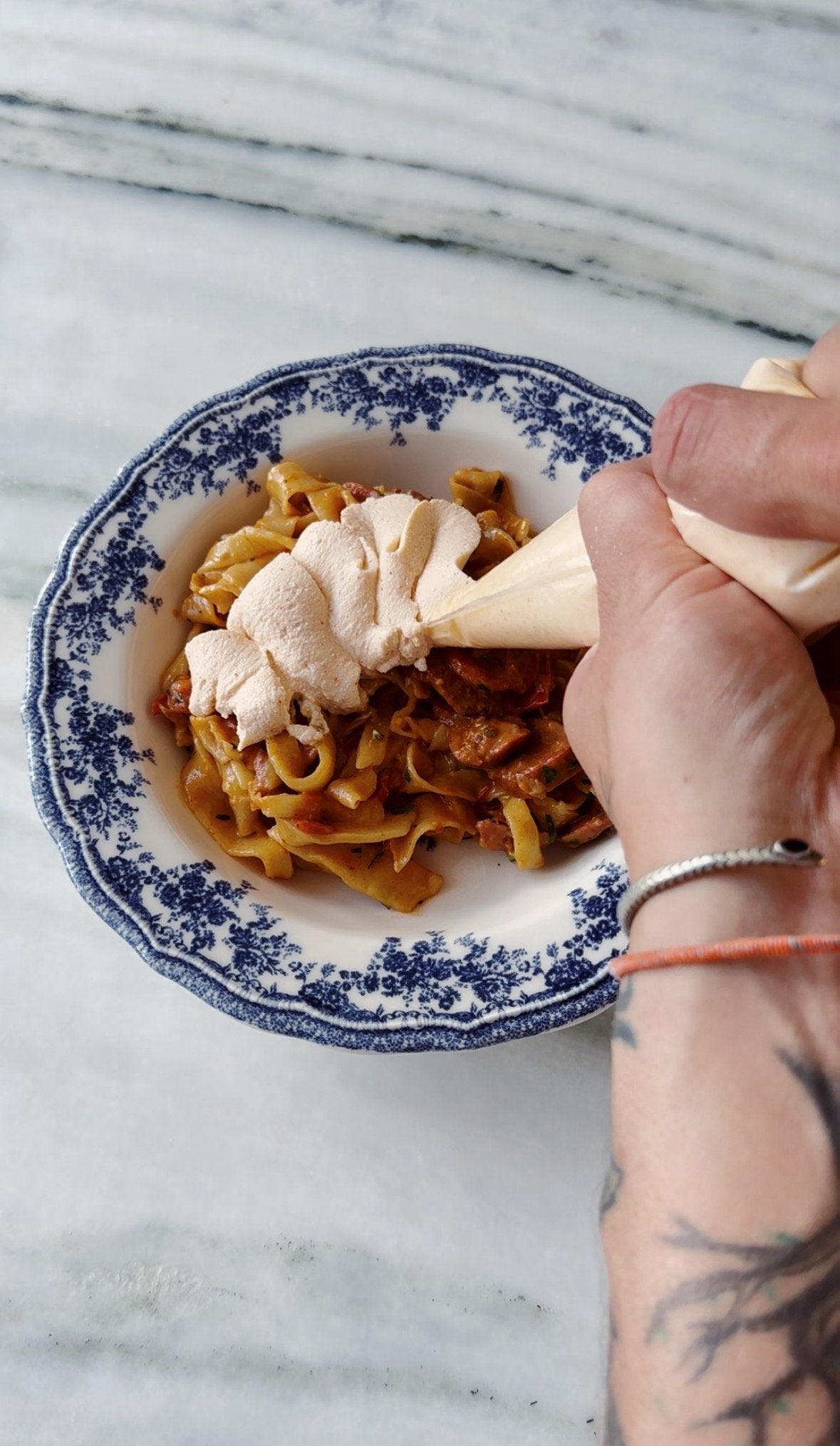 Kremowa pasta z chorizo i pomidorkami